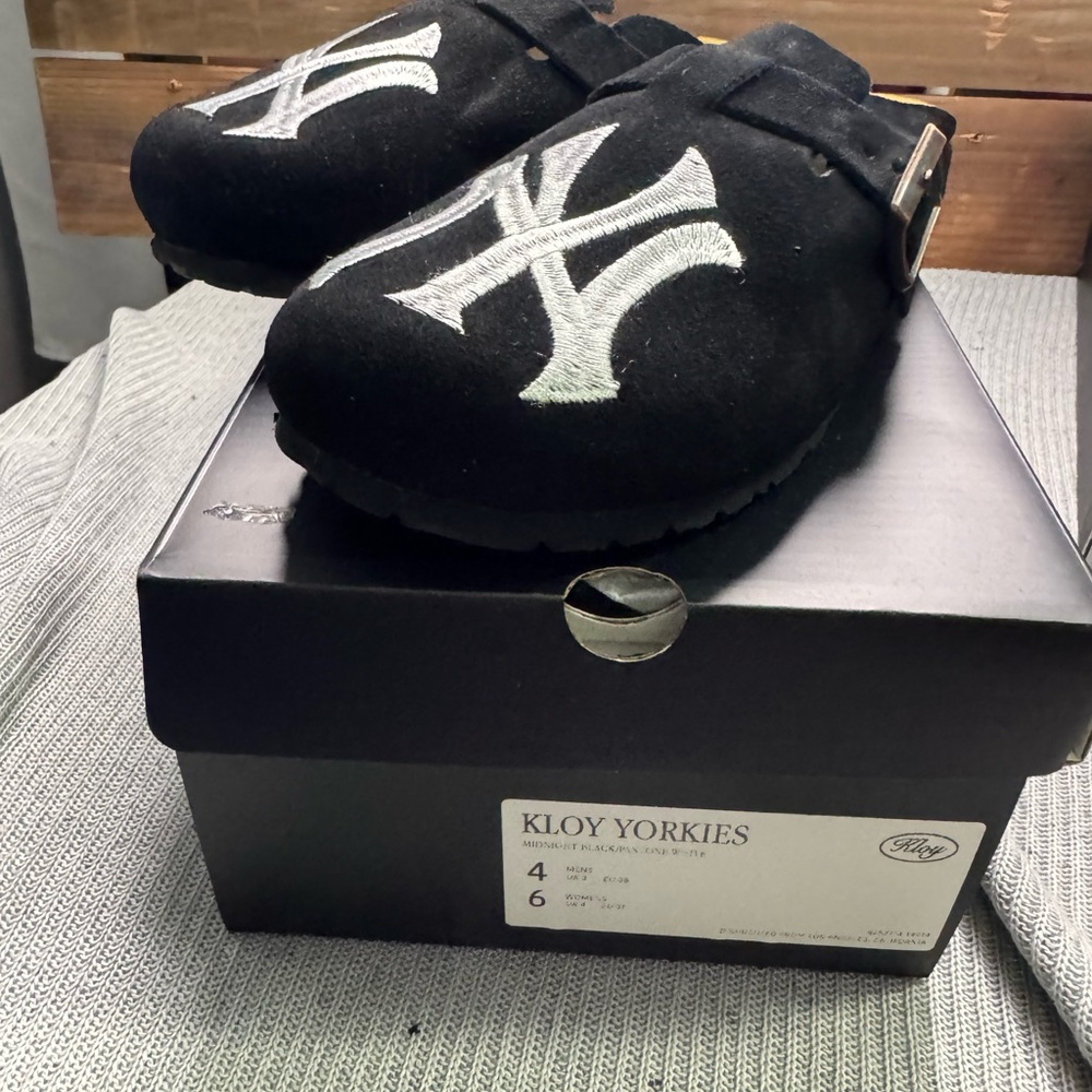 New York Yankees slide ons